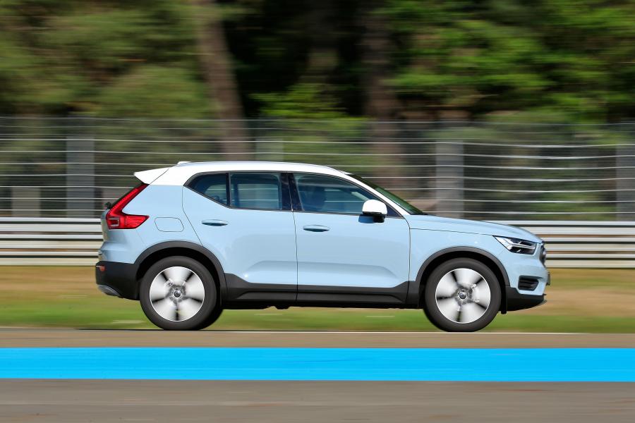  Volvo XC40 T3 Momentum 2018 года  (WW) (фото 3 из 5)